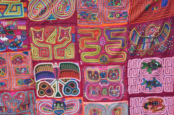 Artesanato Kuna vendido no Casco Viejo da Cidade do Panamá, capital do país